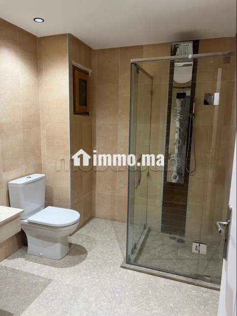 Louez cet appartement à Hivernage. 4 pièces confortables. Système de climatisation - Location Immobilier - Marrakech - photo 5