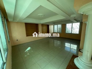 Location villa à Nassim 2. Surface de 390 m² - Villa à vendre - Casablanca