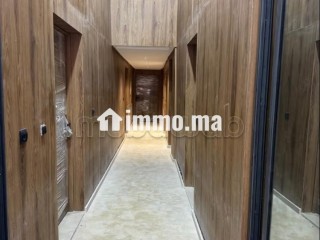 Superbe appartement à vendre à Guéliz. 2 chambres agréables. Antenne parabolique et sécurité - Appartement à vendre - Marrakech