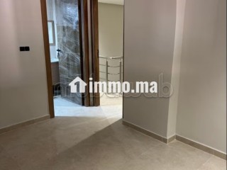 Superbe appartement à vendre à Guéliz. 2 chambres agréables. Antenne parabolique et sécurité - Appartement à vendre - Marrakech