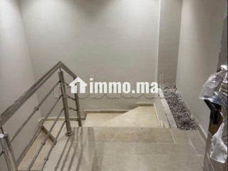 Superbe appartement à vendre à Guéliz. 2 chambres agréables. Antenne parabolique et sécurité - Appartement à vendre - Marrakech