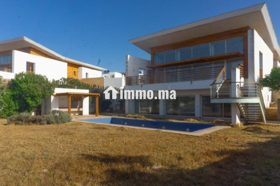 Villa de luxe à louer à Bouskoura. 5 pièces confortables. Places de parking et terrasse - Location Immobilier - Bouskoura - photo 1
