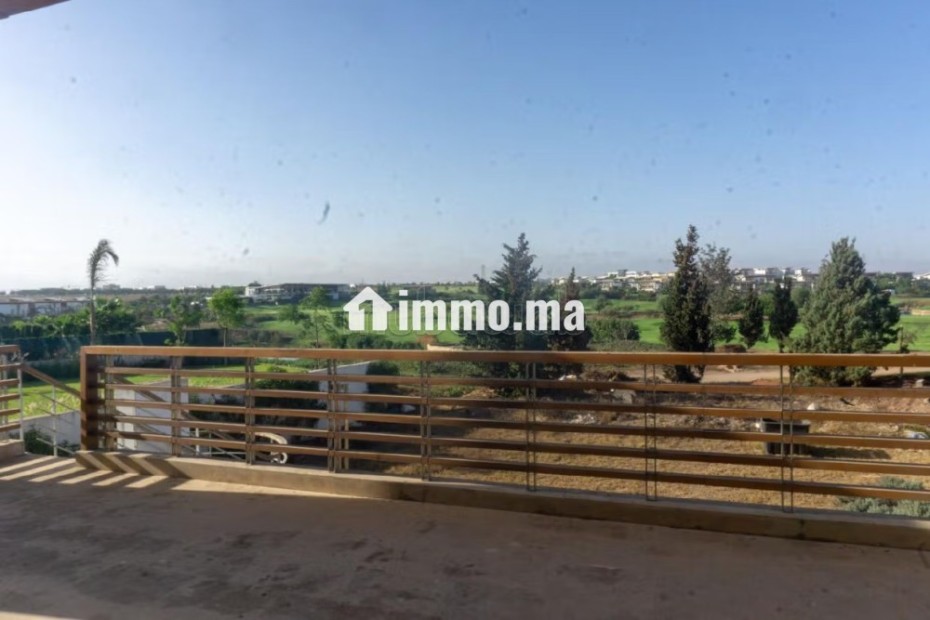 Villa de luxe à louer à Bouskoura. 5 pièces confortables. Places de parking et terrasse - Location Immobilier - Bouskoura - photo 2
