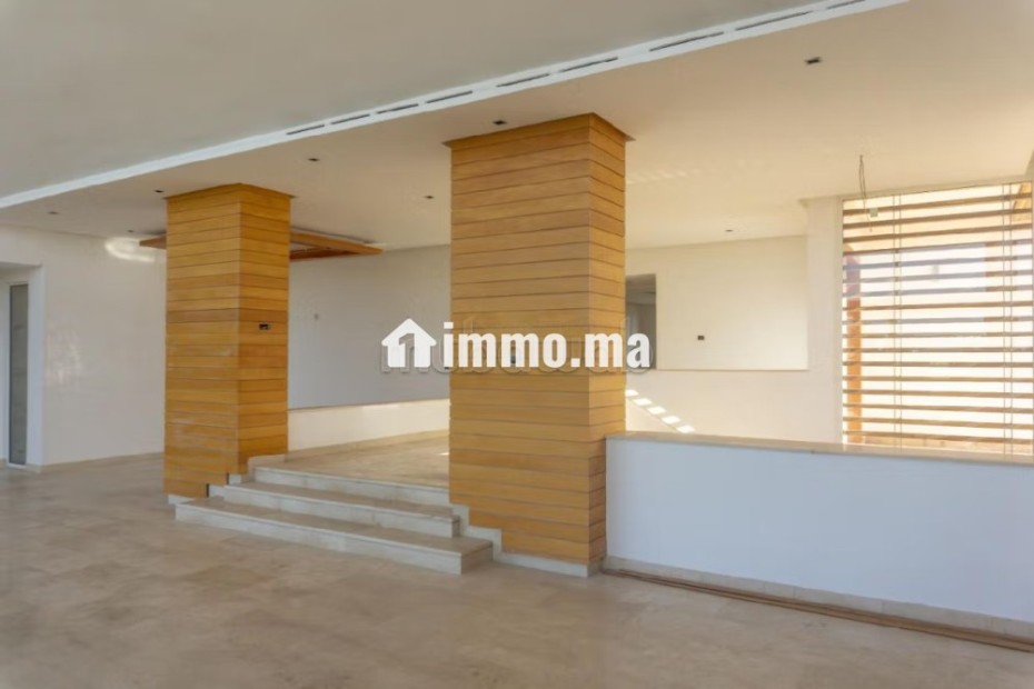 Villa de luxe à louer à Bouskoura. 5 pièces confortables. Places de parking et terrasse - Location Immobilier - Bouskoura - photo 3