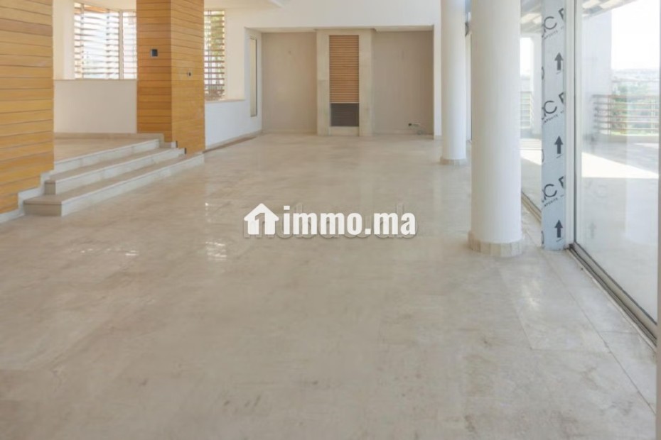 Villa de luxe à louer à Bouskoura. 5 pièces confortables. Places de parking et terrasse - Location Immobilier - Bouskoura - photo 7