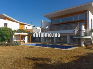Villa de luxe à louer à Bouskoura. 5 pièces confortables. Places de parking et terrasse - Villa à louer - Bouskoura