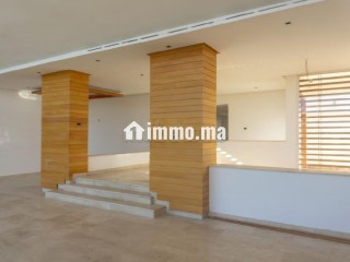 Villa de luxe à louer à Bouskoura. 5 pièces confortables. Places de parking et terrasse - Villa à louer - Bouskoura