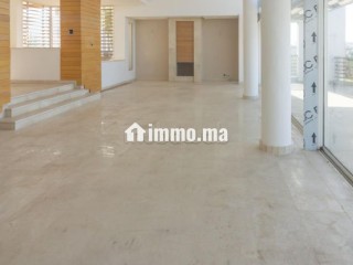 Villa de luxe à louer à Bouskoura. 5 pièces confortables. Places de parking et terrasse - Villa à louer - Bouskoura