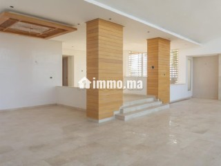 Villa de luxe à louer à Bouskoura. 5 pièces confortables. Places de parking et terrasse - Villa à louer - Bouskoura