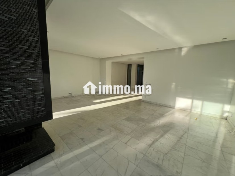 Location villa de luxe à Ville Verte. Superficie 370 m². Air conditionné et cheminée - Location Immobilier - Bouskoura - photo 2