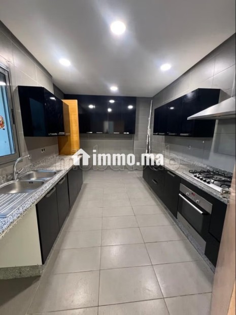 Location villa de luxe à Ville Verte. Superficie 370 m². Air conditionné et cheminée - Location Immobilier - Bouskoura - photo 3