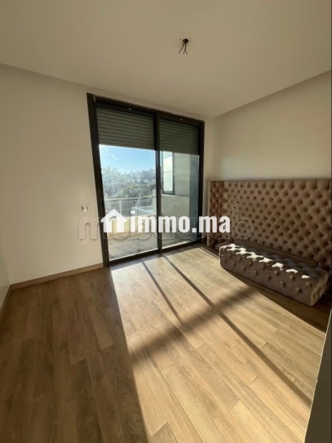 Location villa de luxe à Ville Verte. Superficie 370 m². Air conditionné et cheminée - Location Immobilier - Bouskoura - photo 4