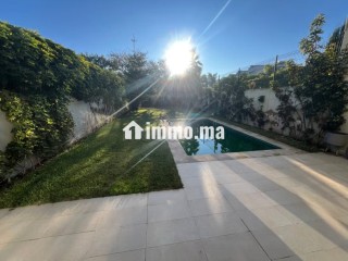 Location villa de luxe à Ville Verte. Superficie 370 m². Air conditionné et cheminée - Villa à louer - Bouskoura