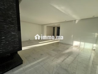 Location villa de luxe à Ville Verte. Superficie 370 m². Air conditionné et cheminée - Villa à louer - Bouskoura