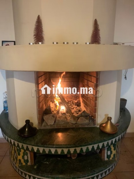 Appartement vide en location à victor hugo.
Superficie 100 m².
Tout confort avec cheminée et climatisation - Location Immobilier - Marrakech - photo 2