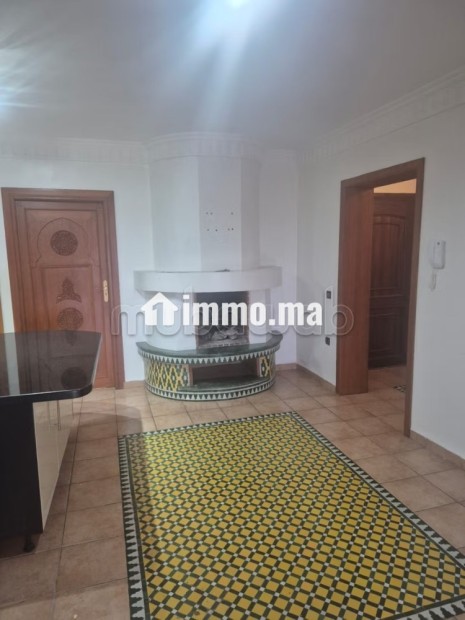 Appartement vide en location à victor hugo.
Superficie 100 m².
Tout confort avec cheminée et climatisation - Location Immobilier - Marrakech - photo 3