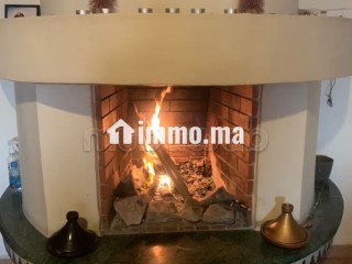 Appartement vide en location à victor hugo.
Superficie 100 m².
Tout confort avec cheminée et climatisation - Appartement à louer - Marrakech