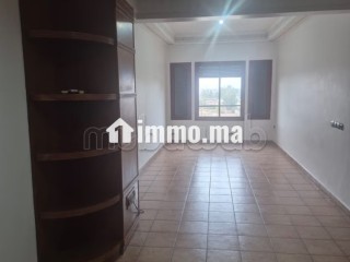 Appartement vide en location à victor hugo.
Superficie 100 m².
Tout confort avec cheminée et climatisation - Appartement à louer - Marrakech