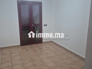 Appartement vide en location à victor hugo.
Superficie 100 m².
Tout confort avec cheminée et climatisation - Appartement à louer - Marrakech