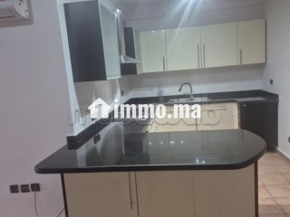 Appartement vide en location à victor hugo.
Superficie 100 m².
Tout confort avec cheminée et climatisation - Appartement à louer - Marrakech