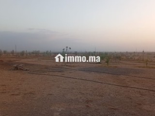 Terrain à acheter à Route Casablanca.
Superficie 2700 m² - Terrain à vendre - Marrakech