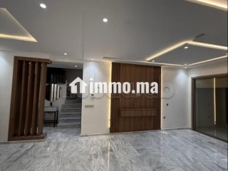 Appartement en vente à Fes City Center. 3 chambres agréables. Salon Marocain et antenne parabolique - Appartement à vendre - Fes