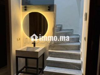 Appartement en vente à Fes City Center. 3 chambres agréables. Salon Marocain et antenne parabolique - Appartement à vendre - Fes