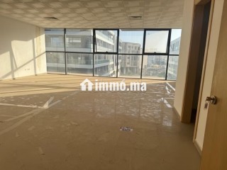 Vend bureaux à technopole 2 Agadir bay Founti.
Superficie 74 m².
Concierge et climatisation - Bureau à vendre - Agadir