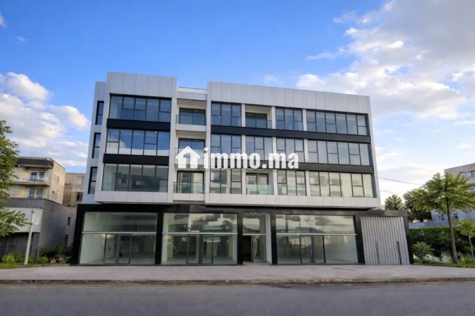 Magasins spacieux avec mezzanine à Oasis - Location Immobilier - Casablanca - photo 1