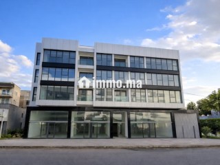 Magasins spacieux avec mezzanine à Oasis - Appartement à louer - Casablanca