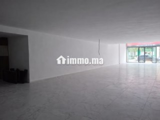 Magasins spacieux avec mezzanine à Oasis - Appartement à louer - Casablanca