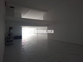 Magasins spacieux avec mezzanine à Oasis - Appartement à louer - Casablanca