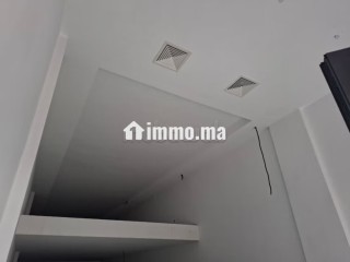 Magasins spacieux avec mezzanine à Oasis - Appartement à louer - Casablanca