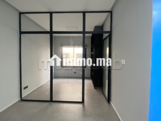 Bureaux à louer à Almaz. Superficie 37 m².
Résidence sécurisée - Bureau à louer - Casablanca