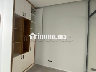 Bureaux à louer à Almaz. Superficie 37 m².
Résidence sécurisée - Bureau à louer - Casablanca