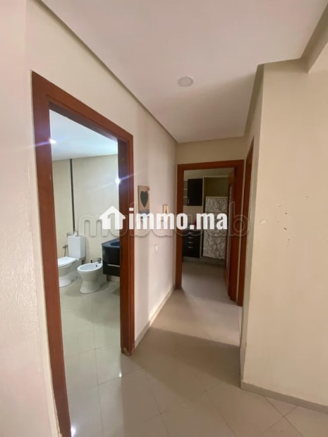 Bel appartement en location à Moulay Youssef.
Surface de 64 m².
Résidence avec concierge - Location Immobilier - Casablanca - photo 7