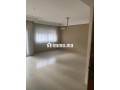 Bel appartement en location à Moulay Youssef.
Surface de 64 m².
Résidence avec concierge - miniature 2
