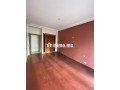 Bel appartement en location à Moulay Youssef.
Surface de 64 m².
Résidence avec concierge - miniature 5