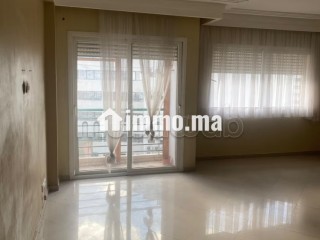 Bel appartement en location à Moulay Youssef.
Surface de 64 m².
Résidence avec concierge - Appartement à louer - Casablanca