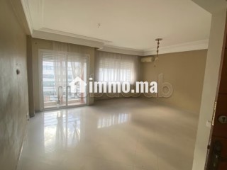 Bel appartement en location à Moulay Youssef.
Surface de 64 m².
Résidence avec concierge - Appartement à louer - Casablanca