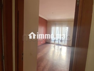 Bel appartement en location à Moulay Youssef.
Surface de 64 m².
Résidence avec concierge - Appartement à louer - Casablanca