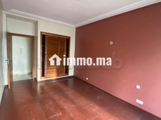 Bel appartement en location à Moulay Youssef.
Surface de 64 m².
Résidence avec concierge - Appartement à louer - Casablanca