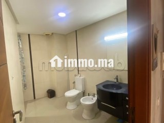 Bel appartement en location à Moulay Youssef.
Surface de 64 m².
Résidence avec concierge - Appartement à louer - Casablanca