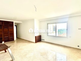 Très bel appartement en location à Ain Diab.
Surface totale 220 m².
Double vitrage et chauffage central - Appartement à louer - Casablanca