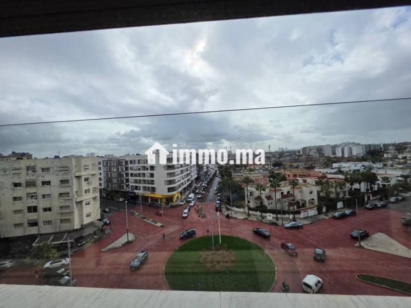 Grand appartement dernier étage exposé Sud - Location Immobilier - Casablanca - photo 4