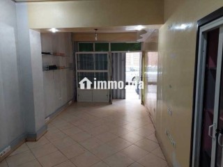 MAGASIN AVEC UN BAIL COMMERCAIL HAY TARIK - Local commercial à louer - Casablanca