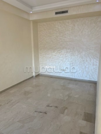 au-quartier-hopitaux-apprt-vide-a-louer-big-6