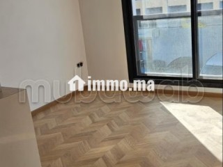 Bel studio vide en location à Palmier. 1 belle chambre. Porte sécurisée et chauffage central - Appartement à louer - Casablanca