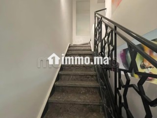 Beaux bureaux duplex à louer à Guéliz. Superficie 130 m². Conciergerie à disposition, système de climatisation - Bureau à louer - Marrakech