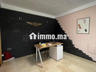 Beaux bureaux duplex à louer à Guéliz. Superficie 130 m². Conciergerie à disposition, système de climatisation - Bureau à louer - Marrakech